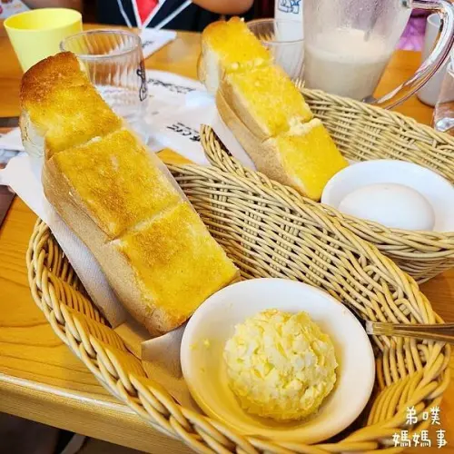 【新竹‧竹東】客美多咖啡 Komeda‘s Coffee - 新竹公道店│早餐點飲料，免費送麵包!來自名古屋的知名咖啡廳