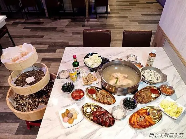 土城火鍋｜朋月栻 韓雞雞-江原道-宗음식 土城中央店｜首爾韓國一隻雞專賣店、澎湃三鮮桶、韓式料理，浮誇海