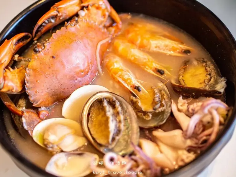 【金塊臭豆腐海產粥】恆春小吃推薦，隱藏版抱蛋紅蟳海鮮粥，恆春美食地圖/宵夜/晚餐！菜單