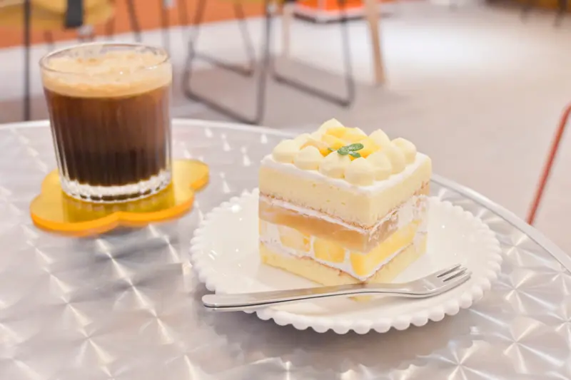 【台北．捷運中山國小站｜m310 coffeeroom &】以亮橘為主色調的可愛咖啡廳