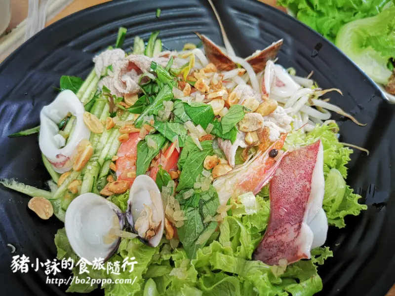 高雄。左營》金芝越南美食。炎炎夏天來碗清爽開胃的涼拌米線