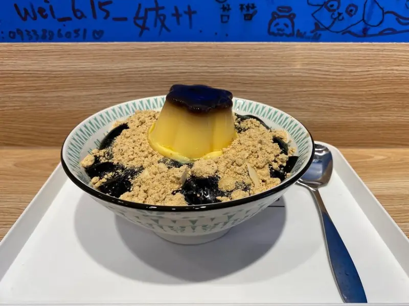 【彰化 冰品】滿滿 仙草奶凍 手作冰品，綿綿冰口感搭上冰菓室的口味吃的是烈火青春呀