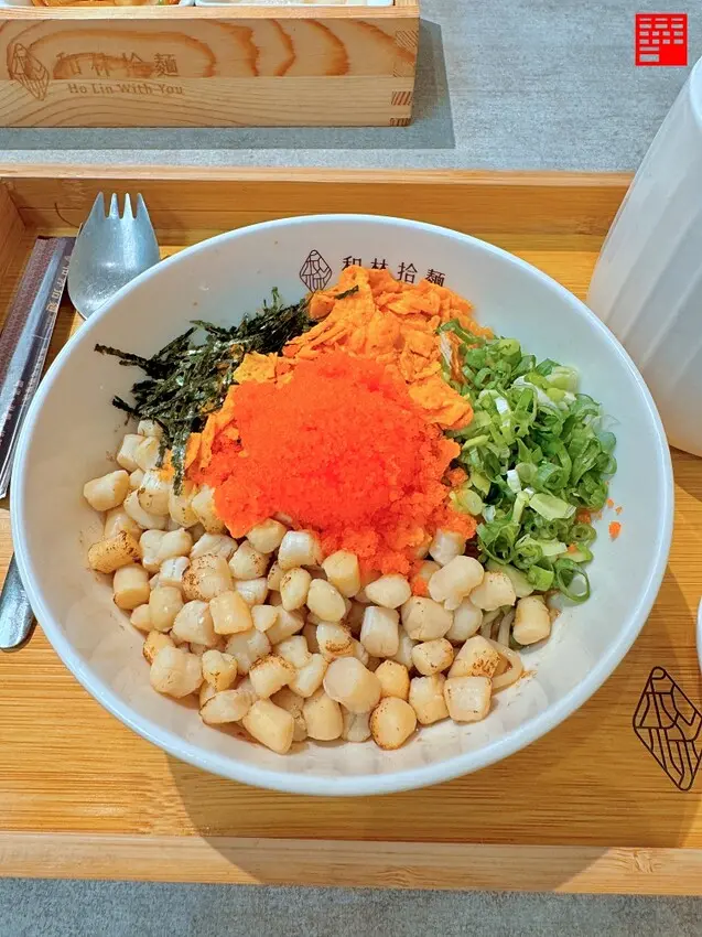 ▲高雄左營美食推薦：和林拾麵，店家主打一麵兩吃，先喝雞湯再將雞湯到入麵中 /跟著華少吃吃吃 提供、WalkerLand窩客島整理