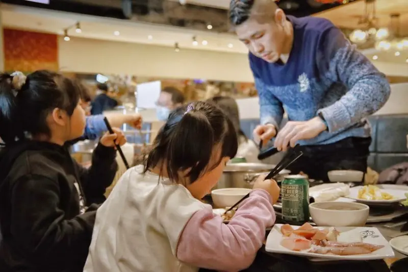 桃園鍋物吃到飽/小蒙牛頂級麻辣養生鍋(烤)家樂福中壢店，多款哈根達斯隨你吃！