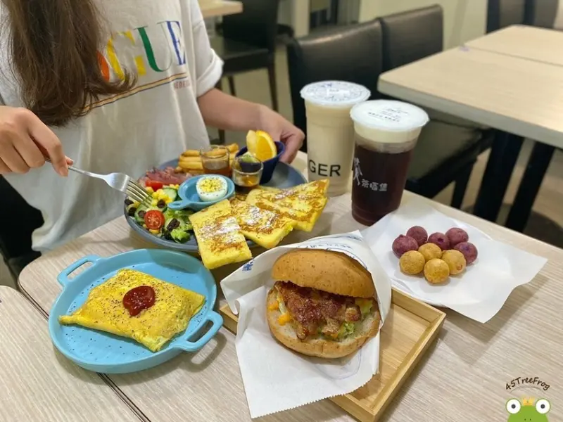 【美食週報EP61】台中美食．茶喀堡嶺東店｜嶺東科大周邊最新美食選擇，人氣手打豬肉漢堡必吃｜口味多樣、環境舒適、限定優惠｜南屯特色早午餐/輕食/漢堡推薦