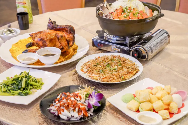 礁溪美食 皇家花園餐廳粵式脆皮烤雞 Ｘ魔王 礁溪脆皮烤雞餐廳推薦 團體合菜 附設大型停車場