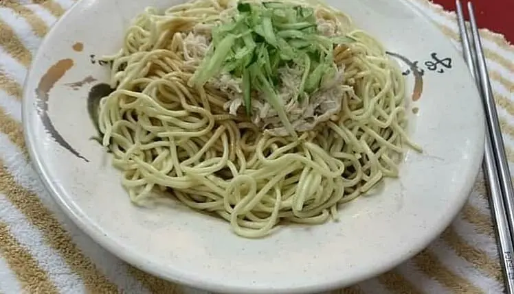 [中和美食]炎炎夏日必吃的銅板美食~張家眷村涼麵