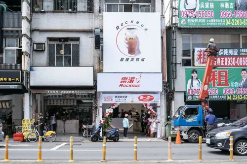 台中西區 ｜飲料 Rockbus 樂渴  台灣茶X法國奶芙 水果系特調 -新開張