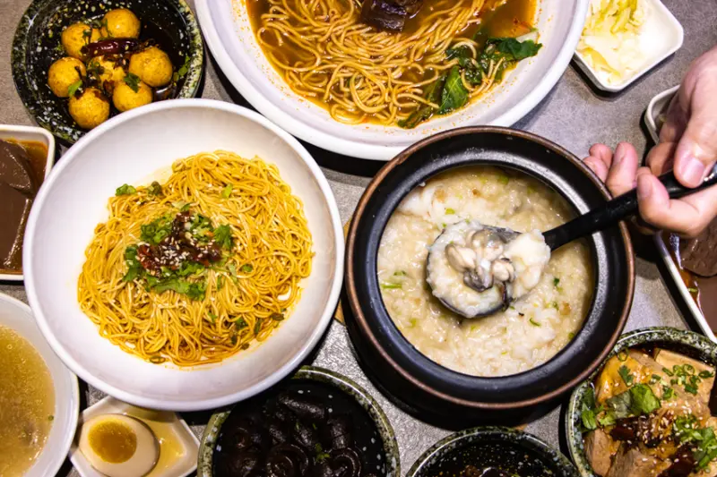 台中西屯，人生麵館，獨特麻辣麵辣得很夠味，還有滿滿鮮味的各種砂鍋粥。 - 微笑Joe幸運