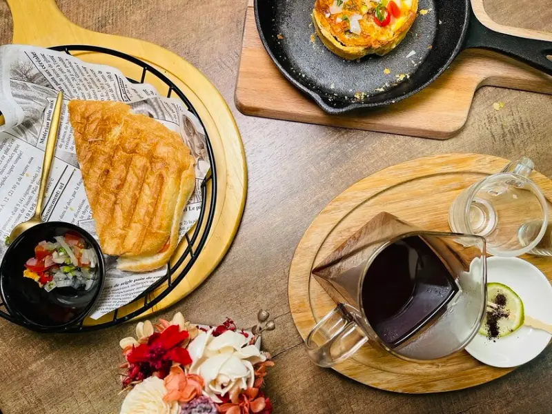 【新竹咖啡】咖啡夫人，自家烘焙精品手沖咖啡，手作甜點，「新竹第一好吃」限量肉桂捲、新推造型拿鐵咖啡，