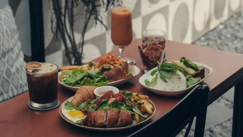 【台南 中西區】有調酒的早午餐廳Corner Square 咫尺角落 早餐盤、咖哩飯都讓人停不下口