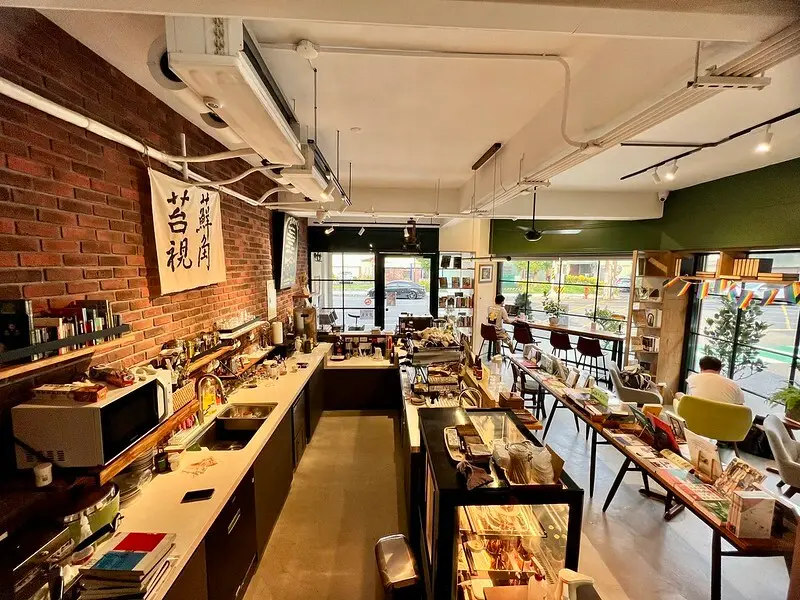 【台灣，桃園市，平鎮區】苔蘚視角書與咖啡（Mossery Books & Coffee），是咖啡店？也是獨立書店（桃園咖啡館/桃園文青小店/獨立書店）