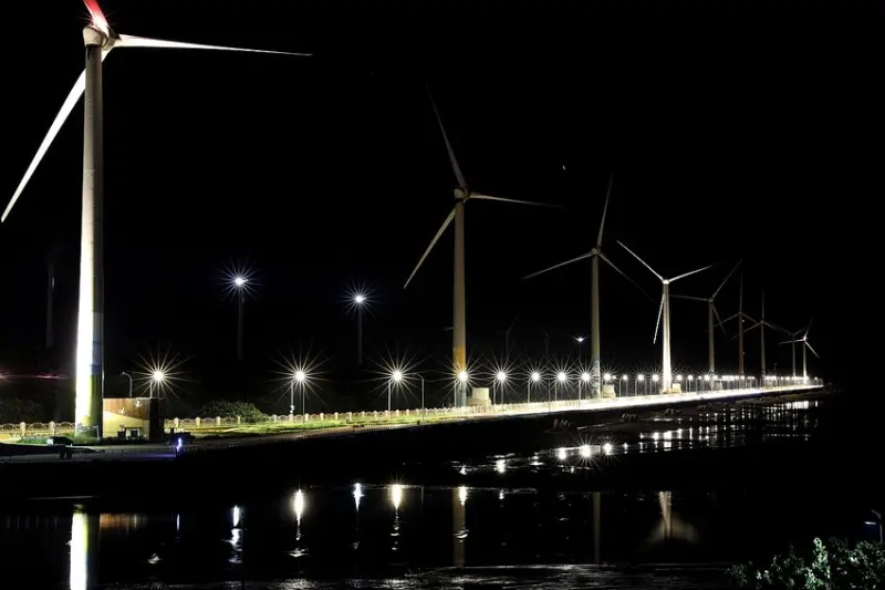 高美濕地絕美夕陽結合米其林餐食的豪華露營！一泊二食+迎賓小點 日間生態導覽｜蟬說：夕陽漫漫豪華露營