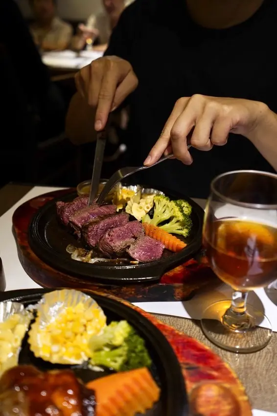 品客牛排－超好喝的蝸牛酥皮濃湯、超高CP值雙拼排餐！！板橋老字號牛排館