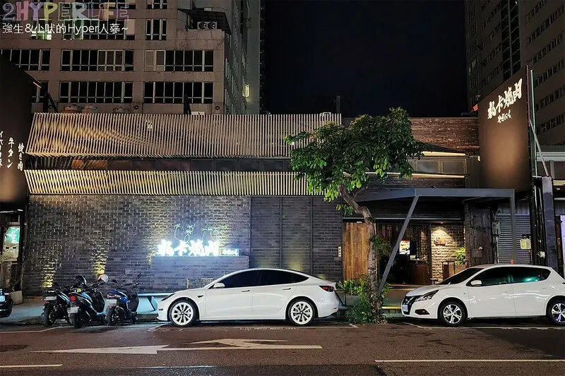 到底來吃燒肉還是吃迴轉壽司？用輸送帶送餐太酷啦！寶藏盒牛上場自帶仙氣，慶生聚餐必點～