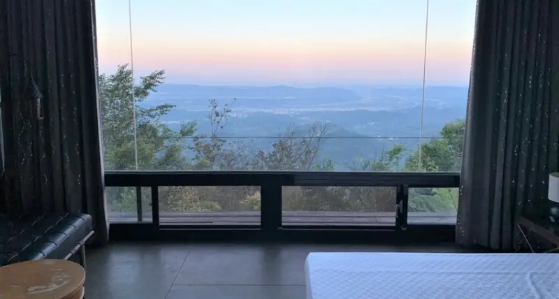 【台中民宿】若茵民宿 - 超美夜景和雲海的台中景點~若茵農場裡清幽的休憩站