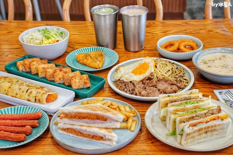 現點現烤30元起！巨無霸碳烤三明治份量超狂，韓式咖啡廳風格裝潢，未客滿不限時