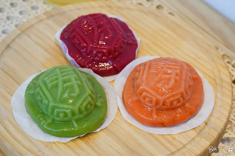 小食粑，時尚復古紅龜粿，多種口味可愛迷人，保證沒吃過，可以現吃也可以當伴手禮哦