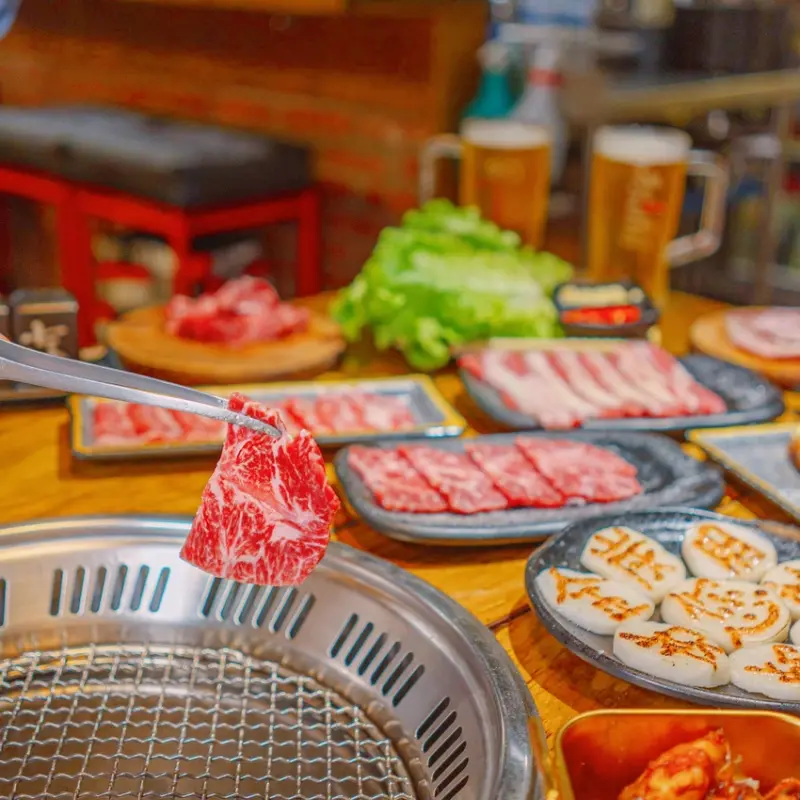 頂級高評燒肉，菜單上幾乎無雷，不想烤肉也能吃串燒，很有水準的肉質，土城燒肉推薦 | 【新北 土城區】金炭火燒肉小酒館 土城中央店