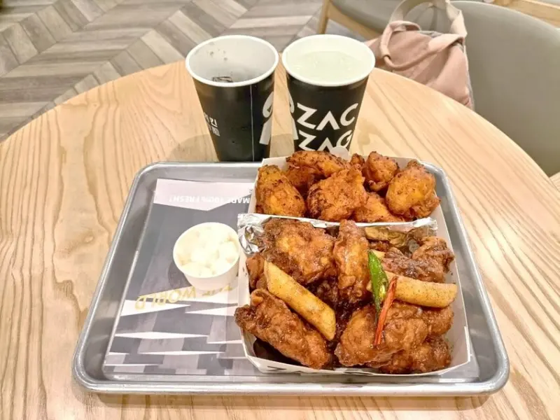 台北市中正區台北車站美食|ZAC ZAG一樂韓國炸雞-南陽店。首推麻辣雞香辣椒麻、醬蒜雞蒜香醬甜，內用可享氣泡飲品無限續杯!