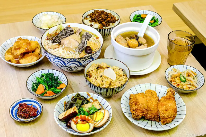 麻油雞腿麵線溫潤不燥，吉日起總鋪師傳傳承手路菜、香Q油飯，澎湃佛跳牆年菜限量推出！