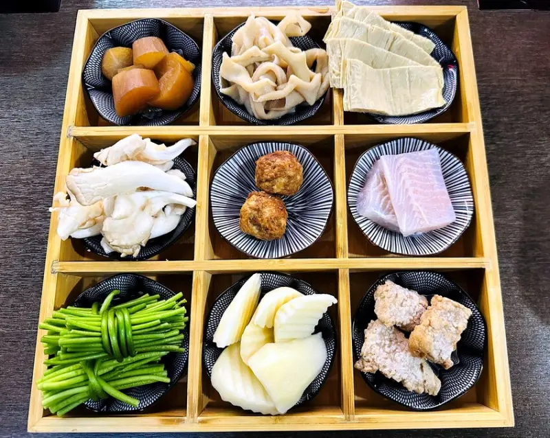 【紅九九個人鴛鴦鍋 松山店】一個人就開吃的麻辣鍋！正宗川味麻辣鍋 x 九宮格雙人套餐，松山區美食推薦！