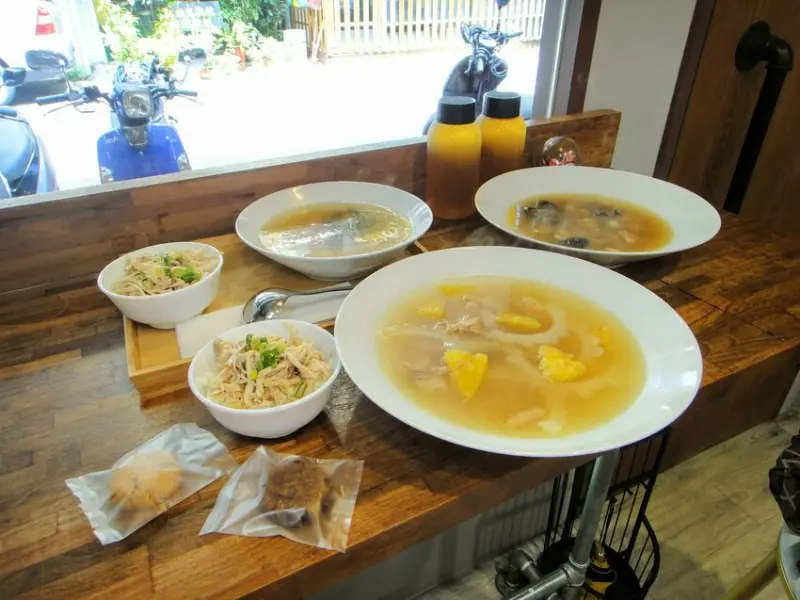 【美食】「湁而已」板橋雞湯推薦，現炒雞腿肉美味雞湯、新埔站美食推薦、外送平台雞湯推薦 附菜單