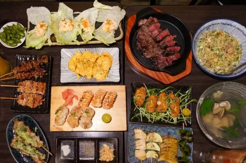 【食記】熊賀串燒深夜居酒屋，多種料理清爽/下酒好搭配！厚切肋眼牛排滿足肉渴望！蘆洲美食