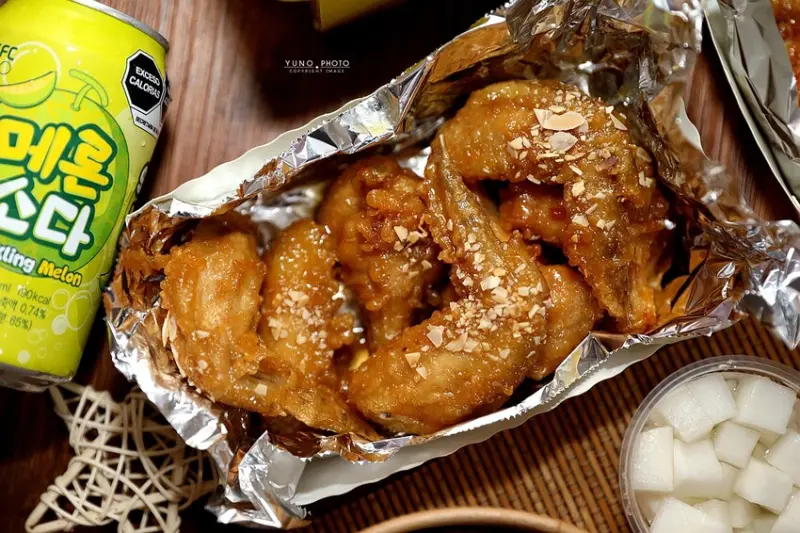 閣樓1981韓式炸雞｜吃不膩的道地韓式炸雞在這裡！一口咬下會爆汁 越吃越唰嘴。菜單價位(台中西區韓式炸雞外