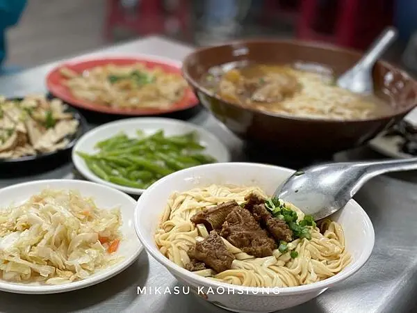 ∥高雄/食．鳳山∥港都牛肉麵 ๑路燈下牛肉麵 鳳山中山路宵夜推薦！超入味牛肉乾拌麵