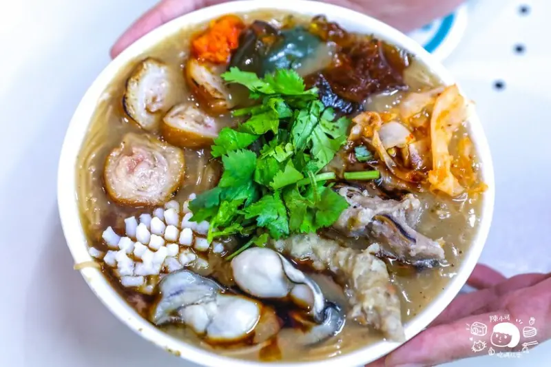 台北知名麵線搬家新地址，麥擱問綜合麵線爆料好吃，炙燒大腸肥潤軟Ｑ