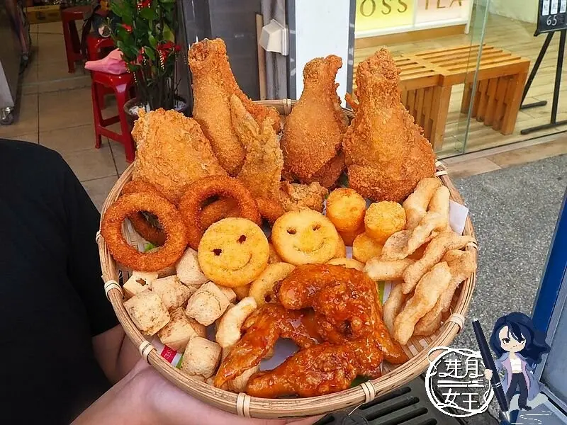 被格友戲稱是詐騙師爆汁雞排，傳統的外表卻有驚艷的表現，一咬就爆汁，你一定要試試