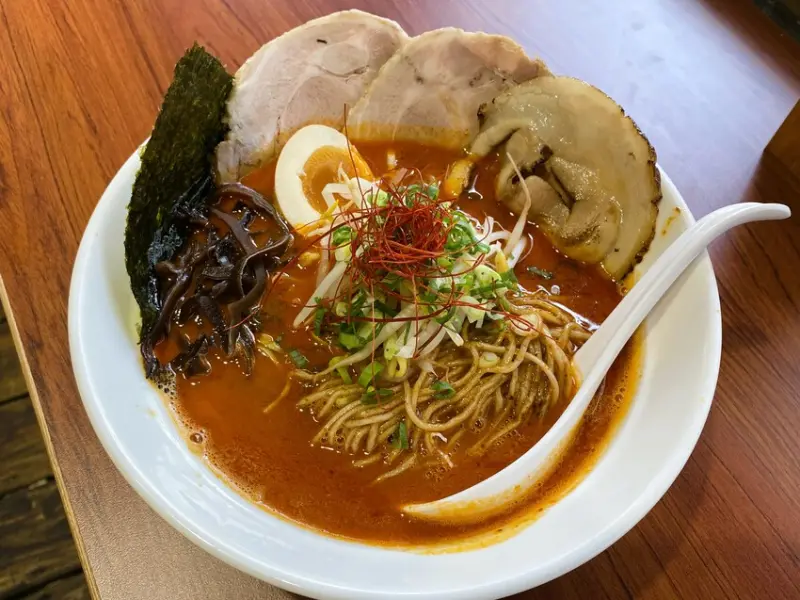 【台中 拉麵】麵屋麥-拉麵專門店，辣豚骨湯頭辣而滑順，喜歡地獄拉麵的人不可錯過