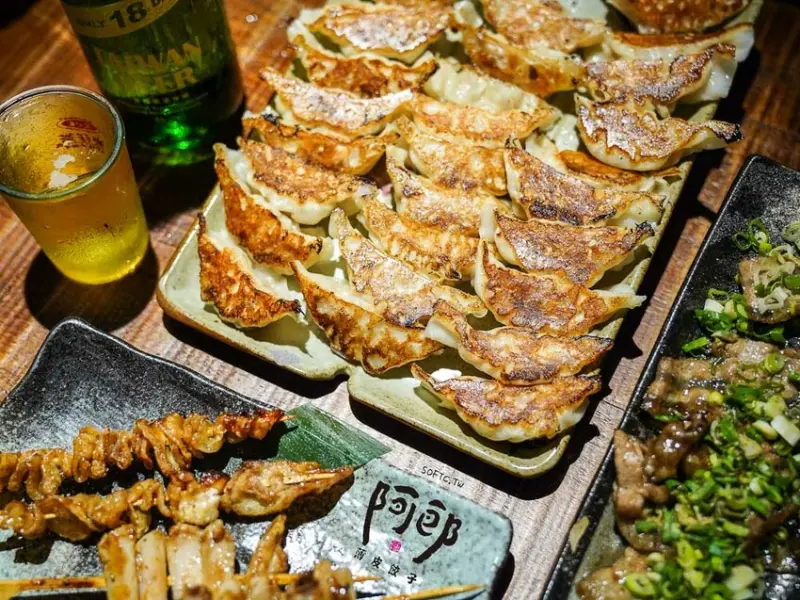 公館餐廳推薦「阿薄郎薄皮餃子台式小酒館」來吃超薄皮煎餃公館美食!