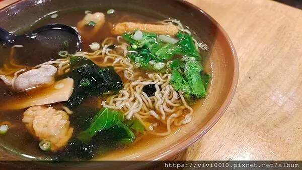 宜蘭.頭城-頭城日式料理小吃，平價簡單的台式日本料理小店，用餐時間人潮就是美味的象徵!