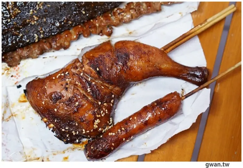 開到凌晨1點半，炭烤味超香的宵夜烤肉，一吃居然停不下來！