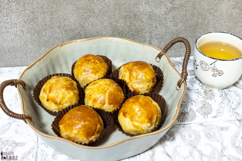 新香珍餅舖｜彰化市–百年老店的蛋黃酥，古早味的台式餅皮酥香且不油膩