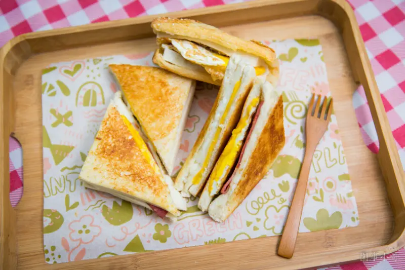 中壢外帶早餐美食推薦-馬鈴薯乳酪吐司，金鋒市場對面～簡單的美味就在這。