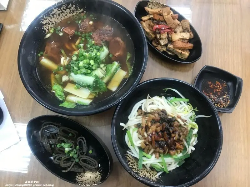 【新北八里區】八里美食『京燕子牛肉麵』八里牛肉麵 乾麵推薦~