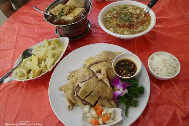 【新北深坑區】深坑美食『八家深坑臭豆腐』場地很大,有附設包廂及停車場~