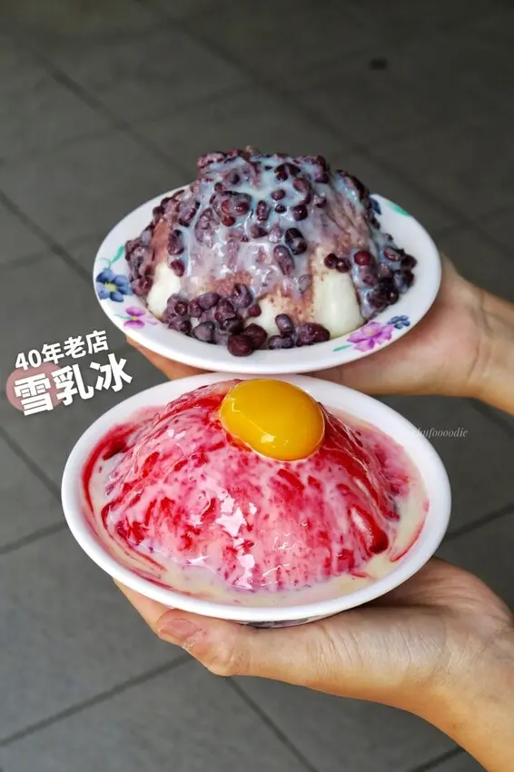 ▲台南甜點銅板價推薦：大台南觀光城雪乳冰，原味雪乳冰35元、紅豆雪乳冰45元 /筑筑の吃喝玩樂記 提供、WalkerLand窩客島整理