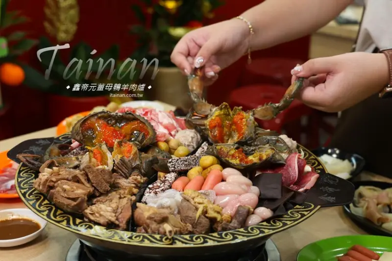 超浮誇!招牌禽獸鍋一次爽吃薑母鴨加羊肉爐鴛鴦鍋!還有爆蛋紅蟳、雞佛、鮑魚、野生烏魚子真的太補了!台南薑母鴨永康中華路新開店「鑫帝元薑母鴨羊肉爐」有免費停車場 @台南好Food遊