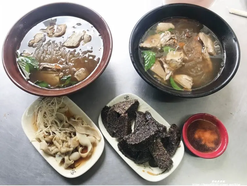 【新北板橋區】板橋懷德街美食『懷德街無名當歸鴨』👉必點當歸鴨冬粉及當歸鴨血粿~