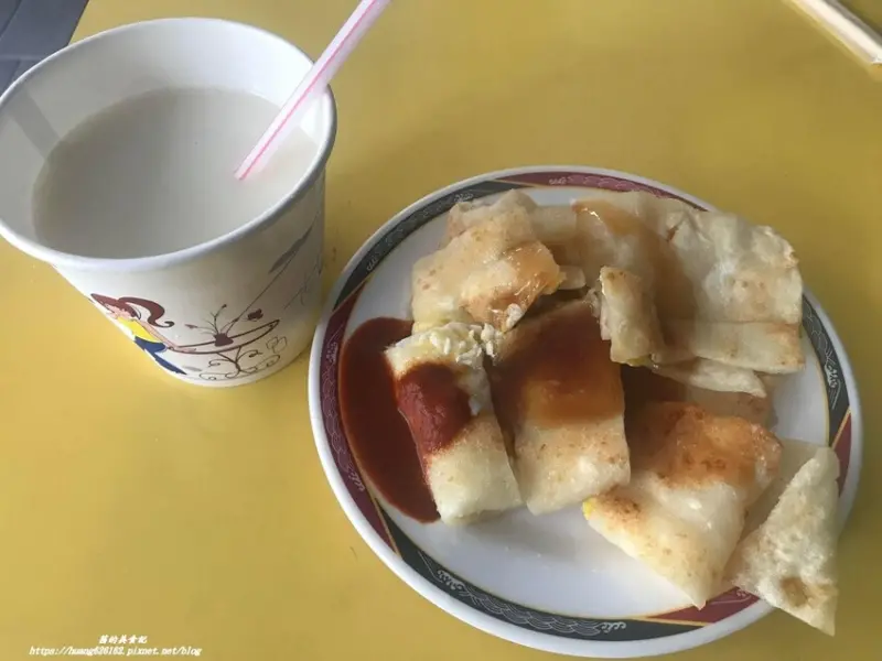 【新北三重區】三重早餐推薦『蛋餅早餐店』晚到就吃不到蛋餅 油飯 煎包囉~