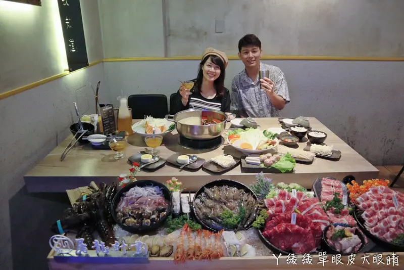 新竹美食火鍋推薦深紅汕頭鍋物！視覺系澎湃鍋，屠龍計畫打造地表超值豪華火鍋盛宴