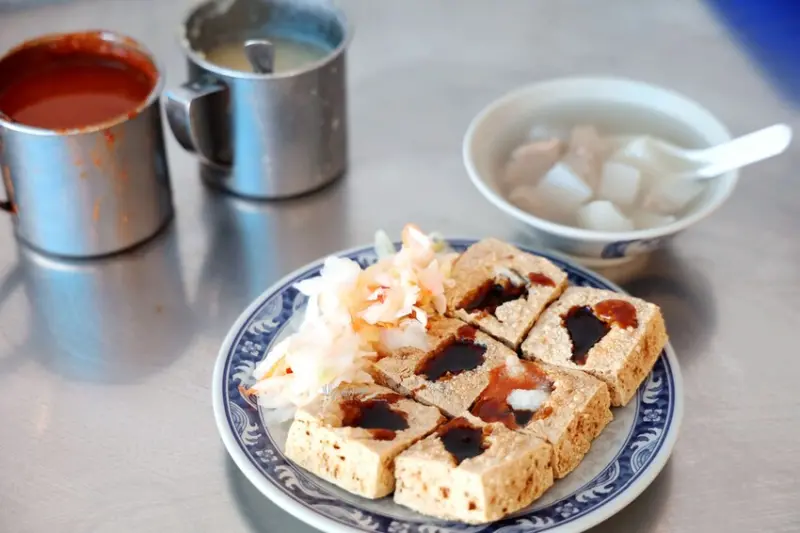 台中美食 | 花蓮水尾臭豆腐自由店(原花蓮瑞穗臭豆腐) 內用紅茶免費