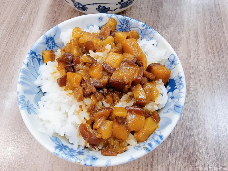 【新北市土城區】央二巷滷肉飯｜巷弄內的好滋味