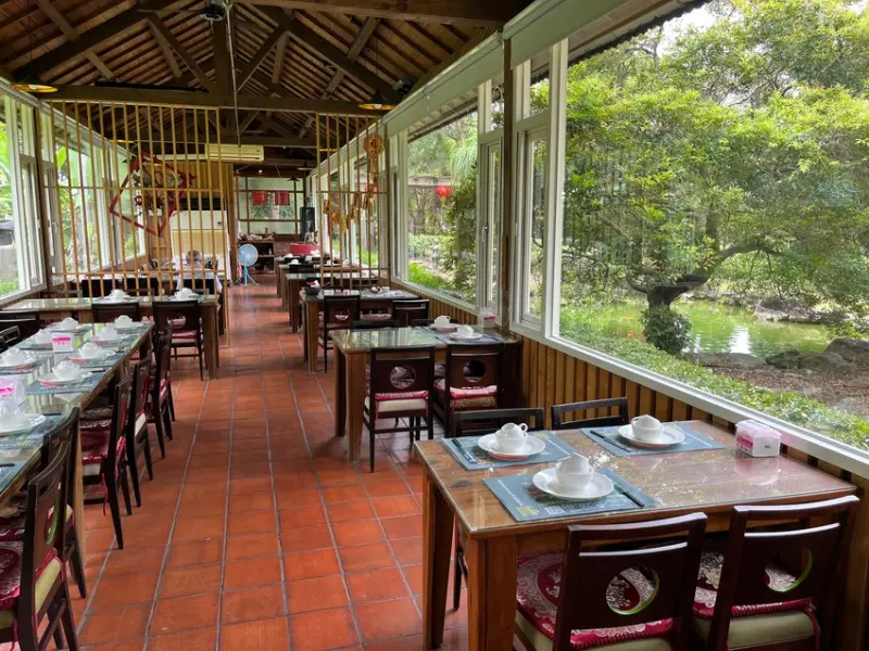 《嘉義❤️中埔》波尼塔香草花園蔬食養生餐廳，美味的高CP素食無菜單料理，人均500吃十道菜，還有花生、粽子吃到飽！