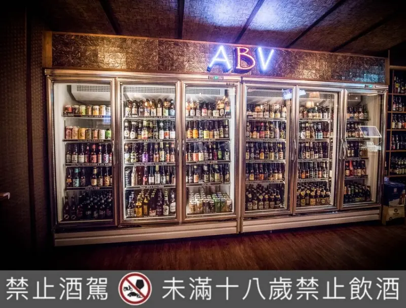 ABV南洋餐酒館-世界精釀啤酒餐廳-國館店｜可以約吃一波啦，可以吃到九個國家的南洋料理跟三百款世界精釀，真香！