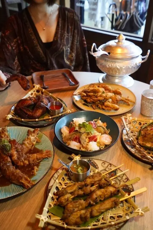 探索ABV Bar & Kitchen最新開幕南洋餐酒館，經典與創新南洋美食來襲！老饕必點金沙蟹、清蒸咖哩魚不容錯過！台北美食推薦